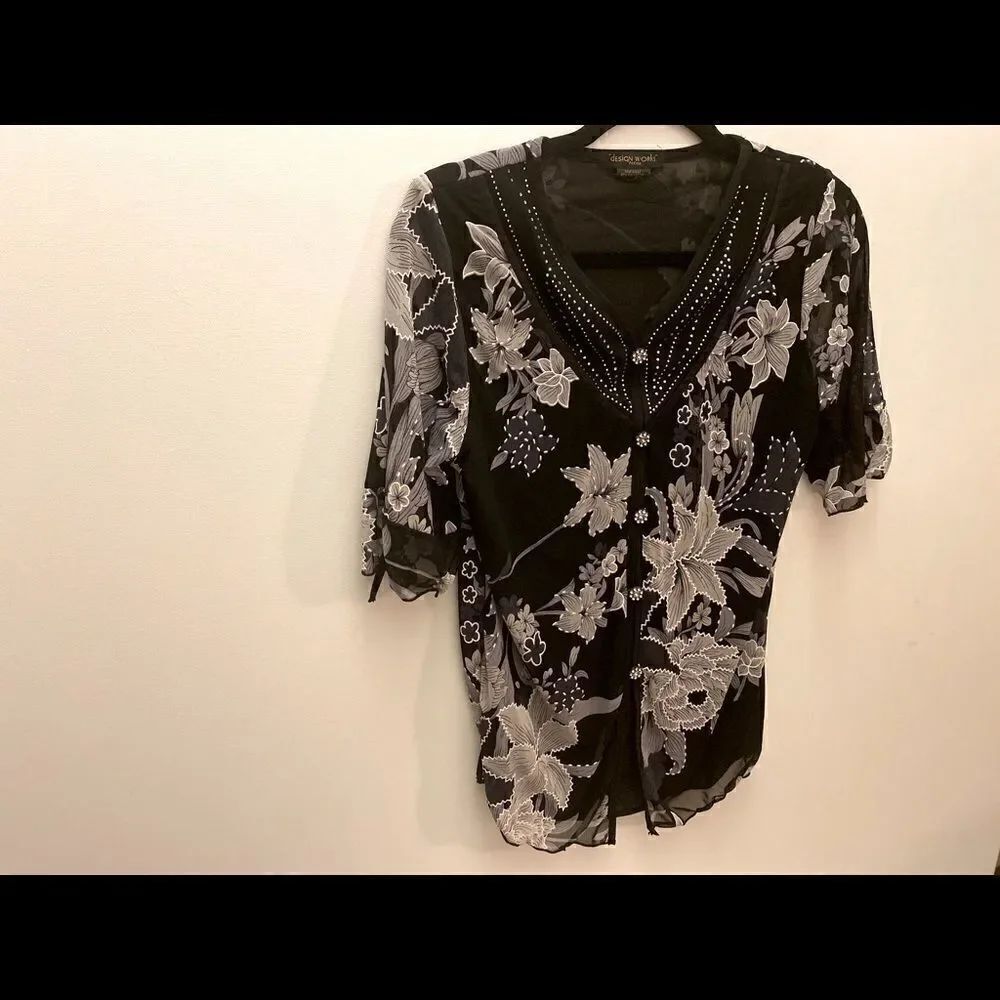 Design Works petite floral knit top